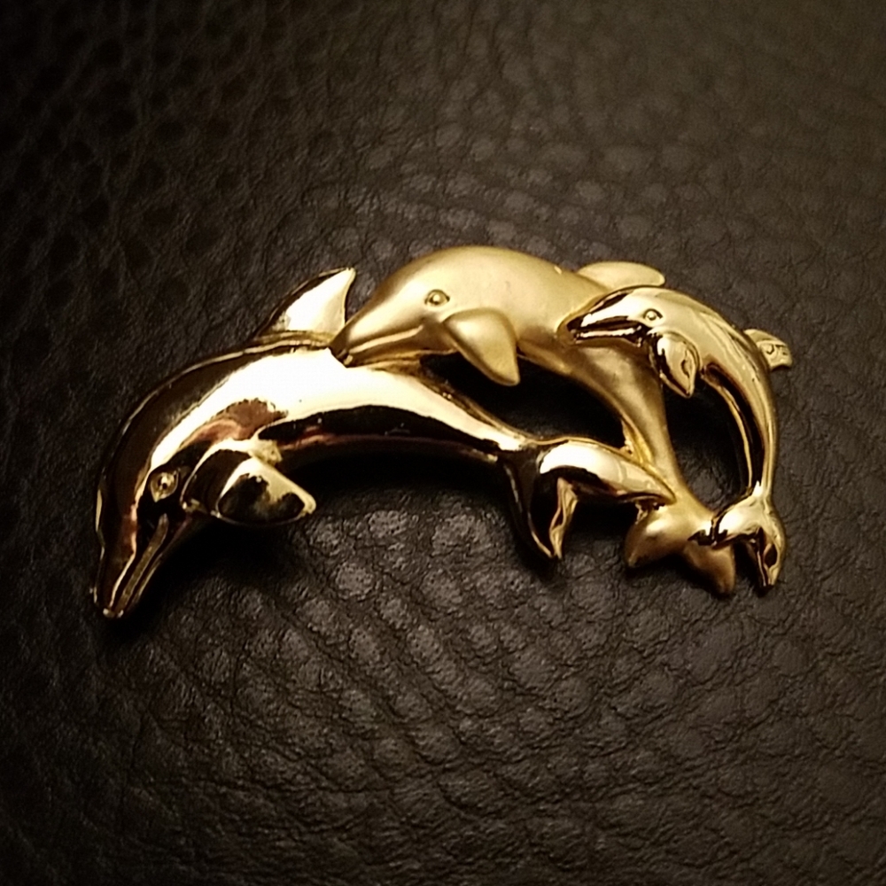 VTG L Razza dolphin brooch